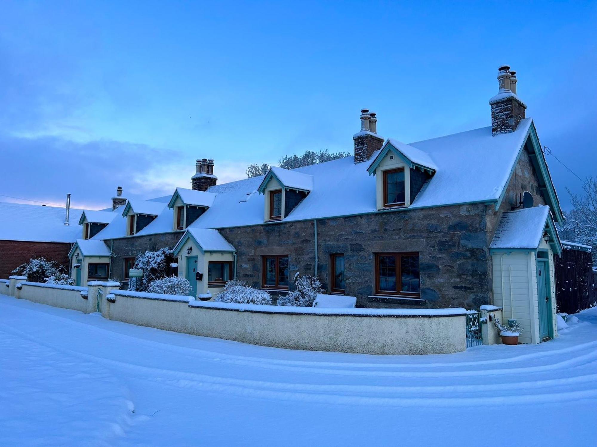 Rosemount Cottage One- Highland Cottage Garve Buitenkant foto